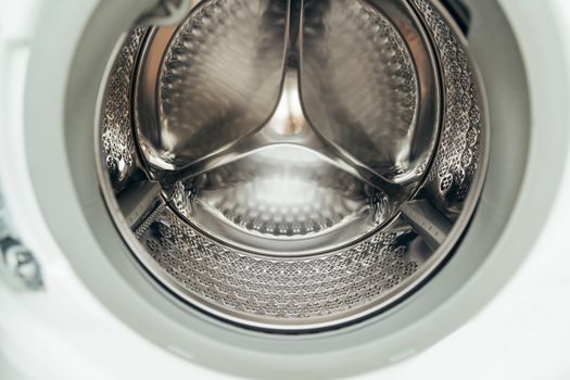 Nyitott mosógép dob belseje